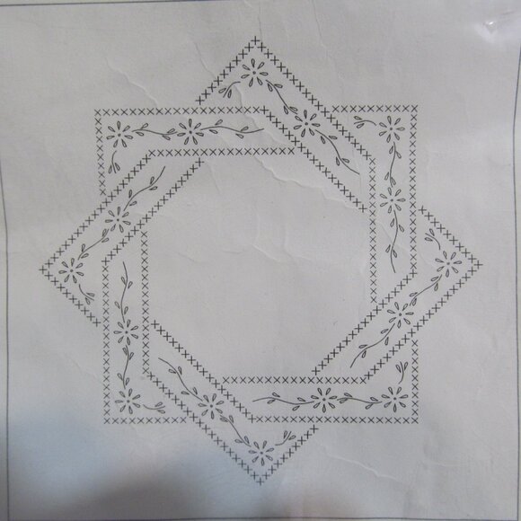 Jack Dempsey Needle Art White Quilt Blocks Lazy Daisy One Set of Six 18 X 18 NEW - Picture 2 of 11